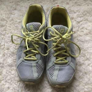ON running shoes cloud tec 8